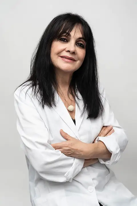 dottoressa-carmen-frau-medico-endocrinologo-up-1688394532